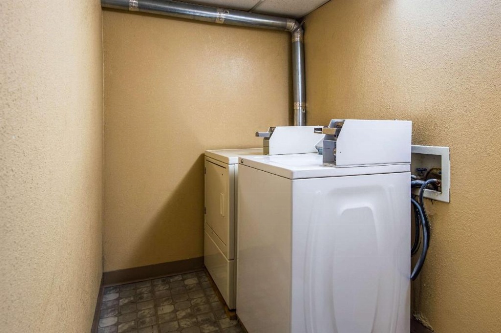 Econo Lodge Junction City I-70 Near Fort Riley