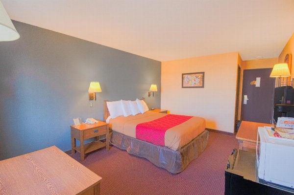 Econo Lodge Junction City I-70 Near Fort Riley image 10