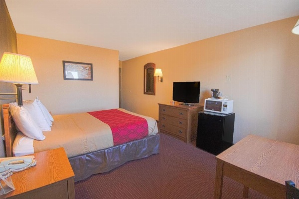 Econo Lodge Junction City I-70 Near Fort Riley image 11