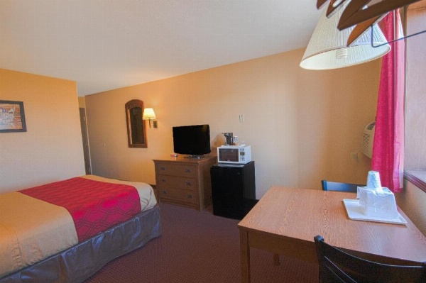 Econo Lodge Junction City I-70 Near Fort Riley image 12