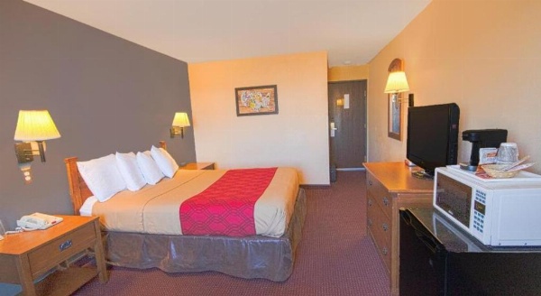 Econo Lodge Junction City I-70 Near Fort Riley image 14