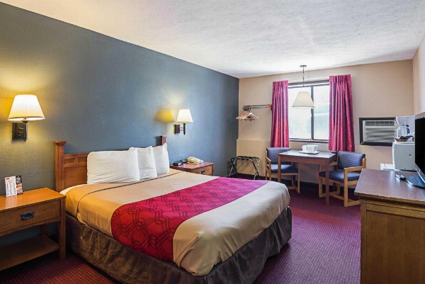 Econo Lodge Junction City I-70 Near Fort Riley image 17