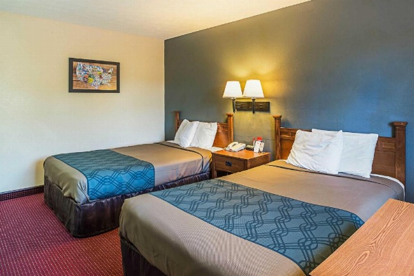 Econo Lodge Junction City I-70 Near Fort Riley image 25