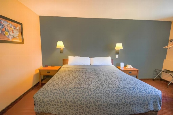 Econo Lodge Junction City I-70 Near Fort Riley image 29