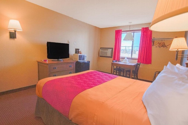 Econo Lodge Junction City I-70 Near Fort Riley image 9