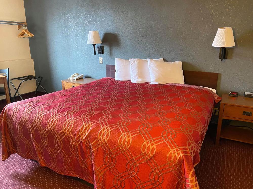 King Room - Non-Smoking